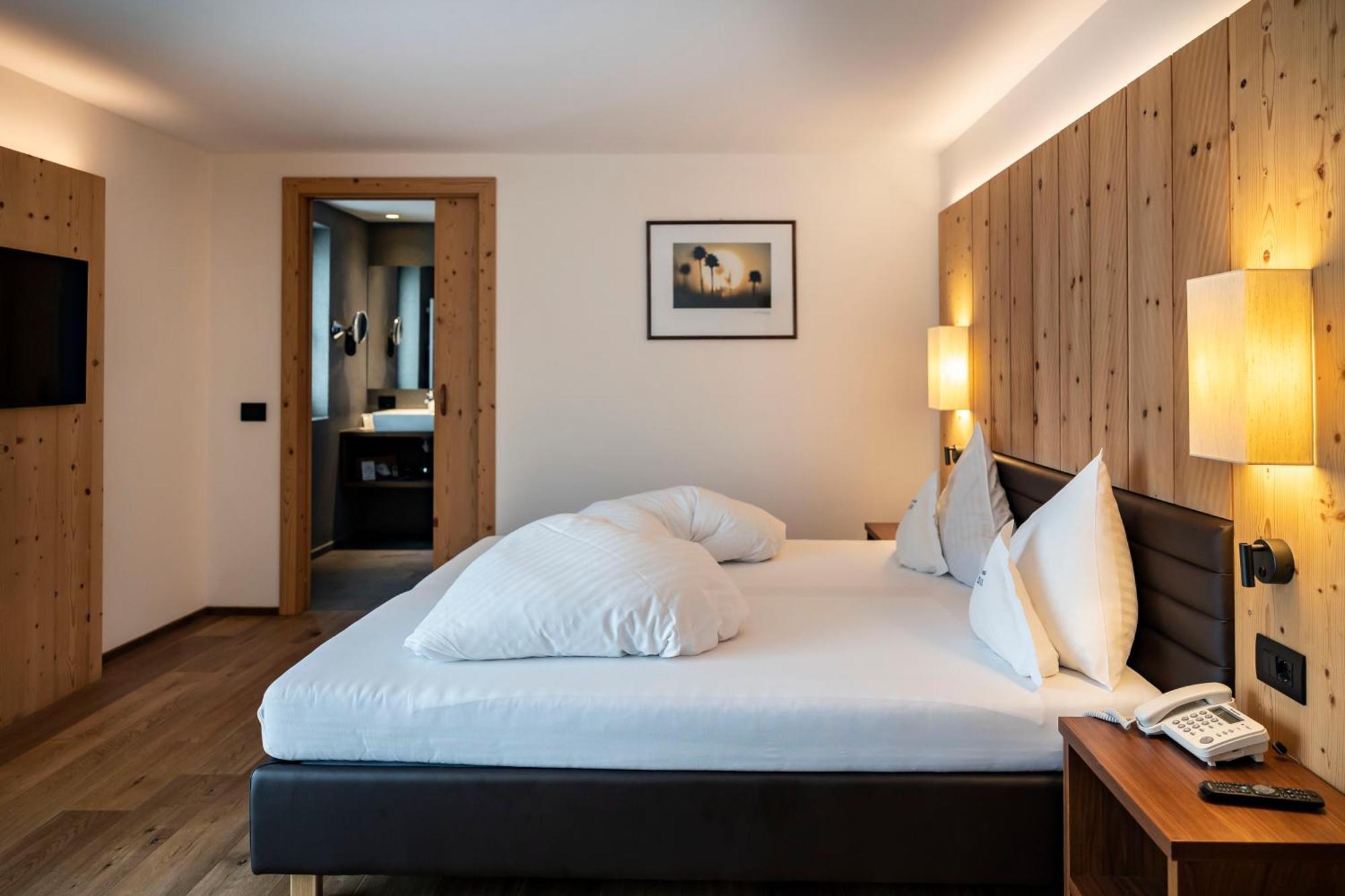 Artnatur Dolomites Hotel & Spa Siusi Pokoj fotografie
